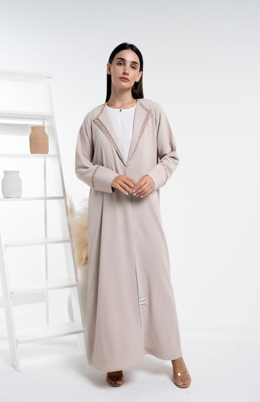 How to style Kmansoori’s double-collar abaya?