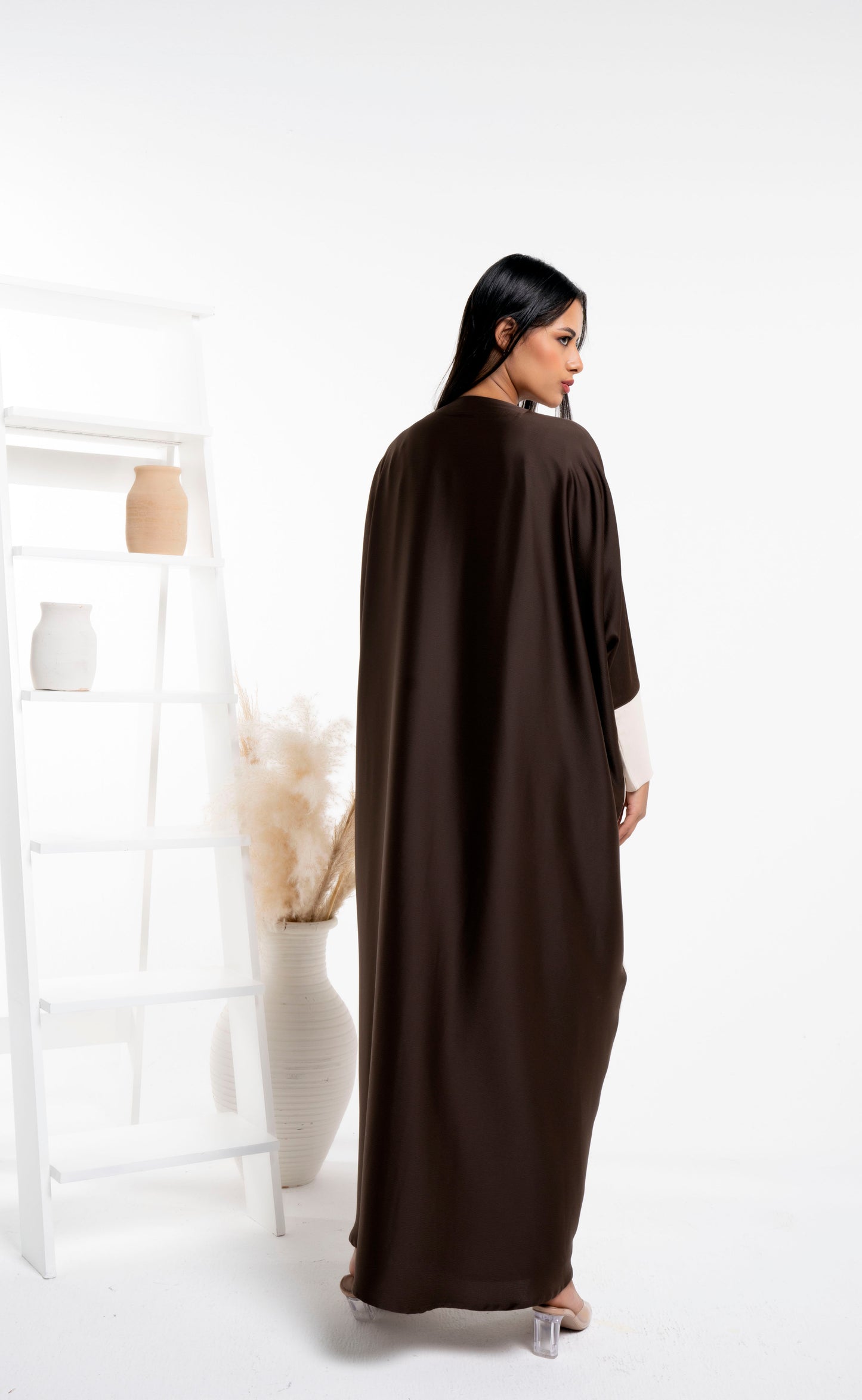 Back view of Bahraini style abaya