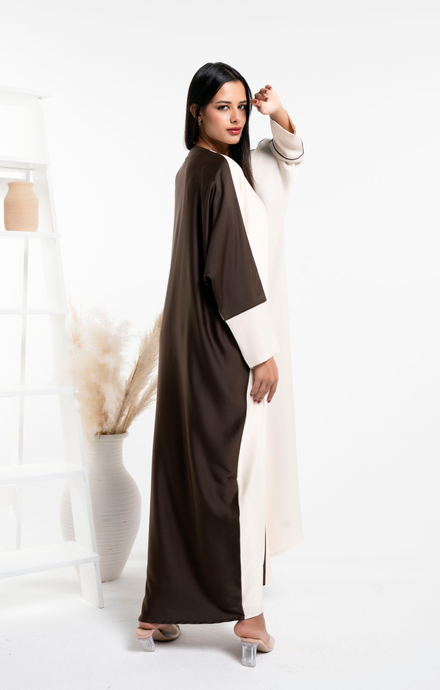 Girl wearing Bahraini style beige and brown color block abaya