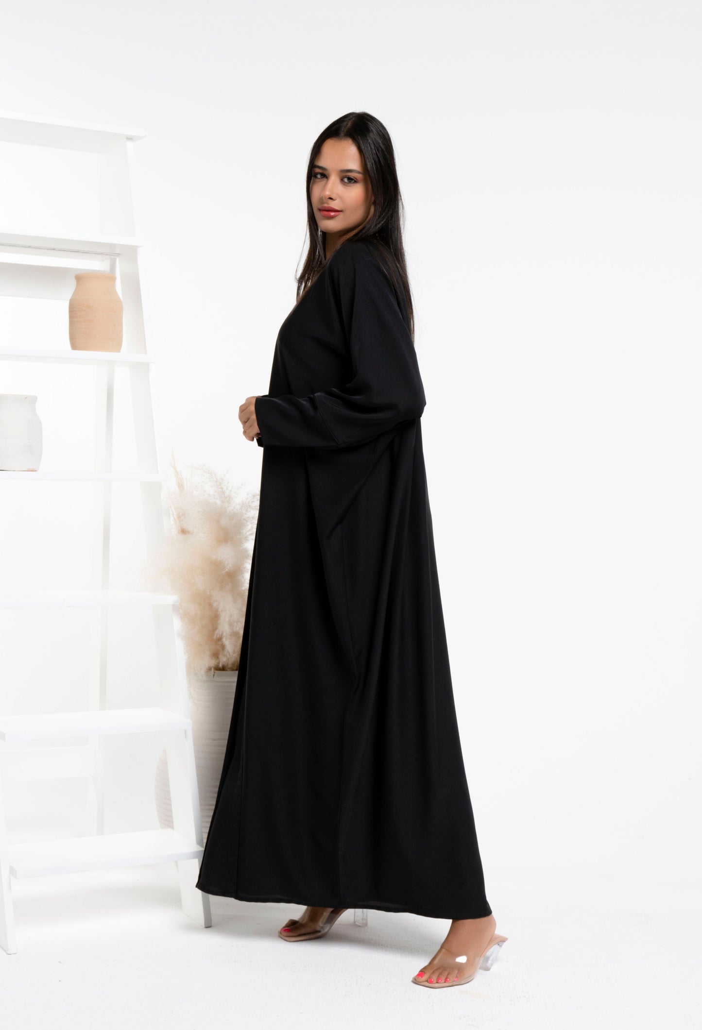 Bahraini style black abaya with piping detail for sale in Dubai