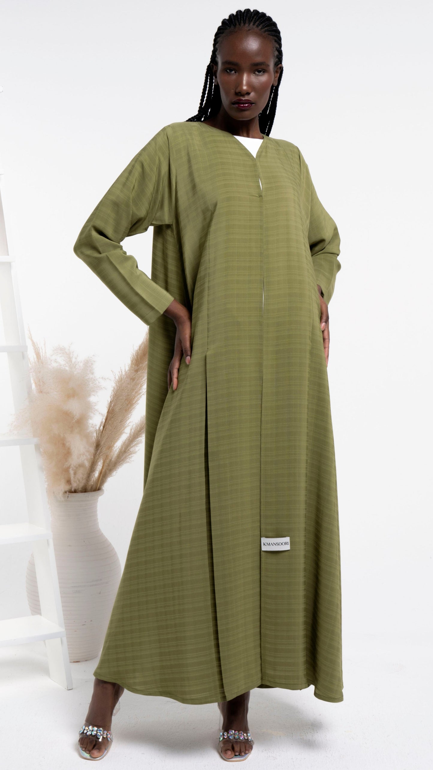 Soft abaya in box pleat design