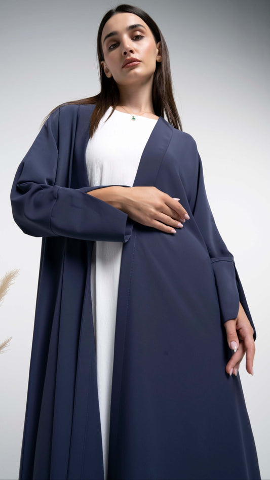 Purple bisht abaya with collar and cross pattern sleeves