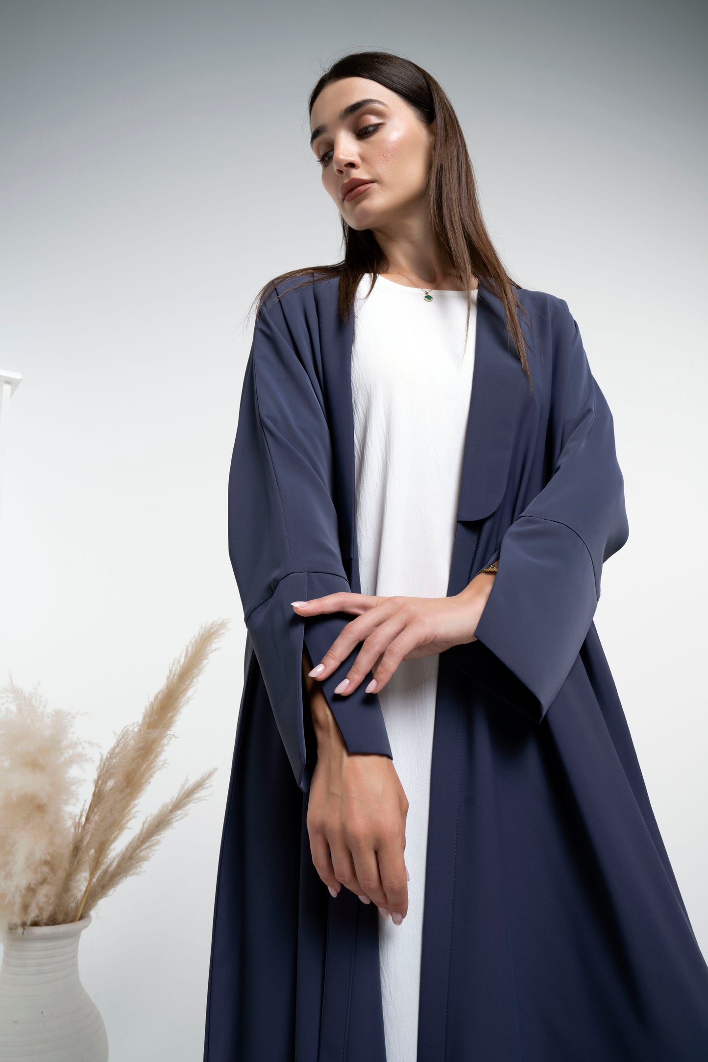Bisht abaya for women with collar pattern sleeves