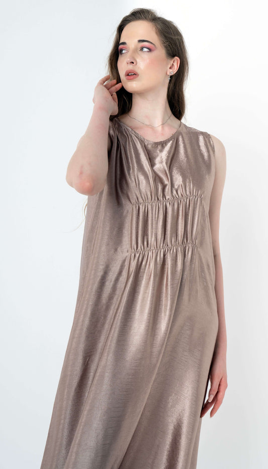 ملابس كاجوال بسيطة من قماش لامع