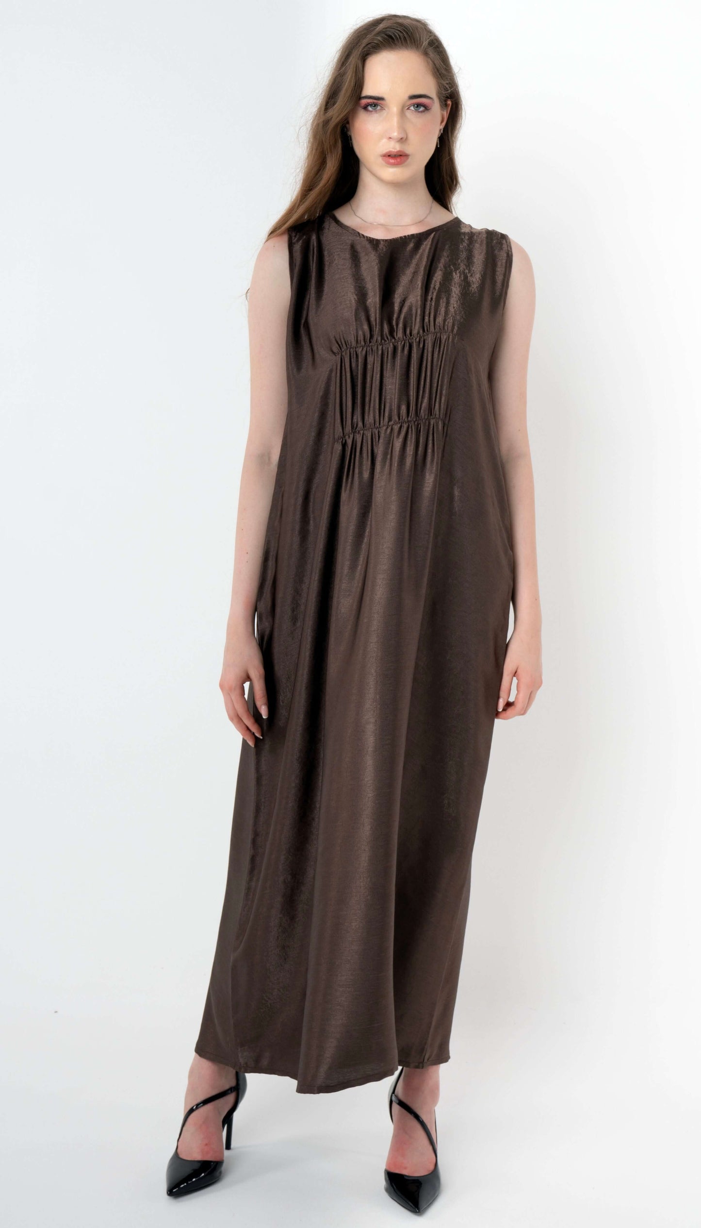 ملابس كاجوال بسيطة من قماش لامع