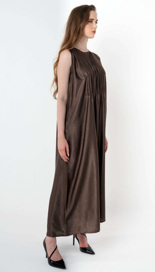 ملابس كاجوال بسيطة من قماش لامع