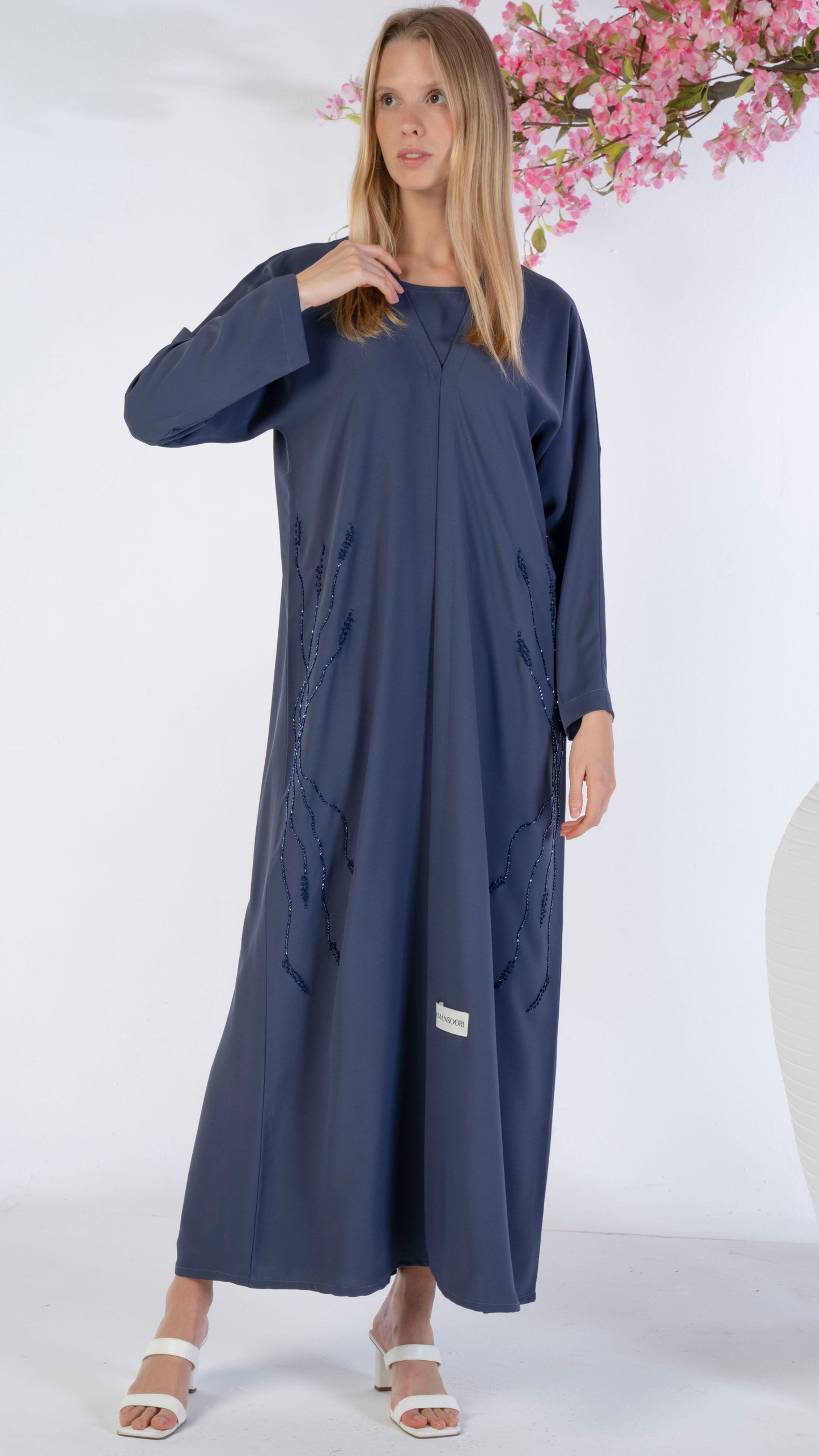 Bisht Abaya With Floral Embroidery On Sides