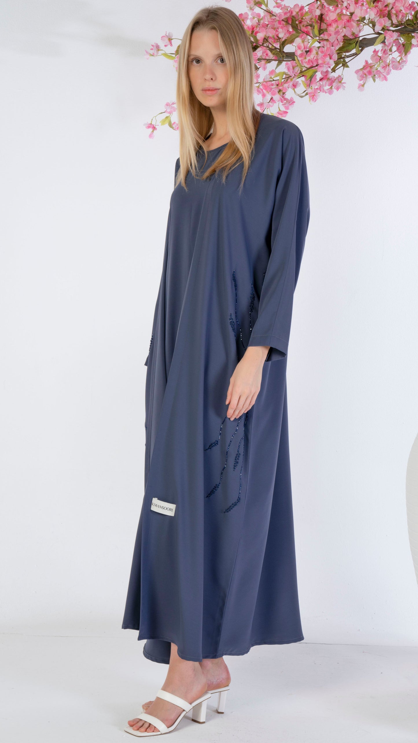 Bisht Abaya With Floral Embroidery On Sides
