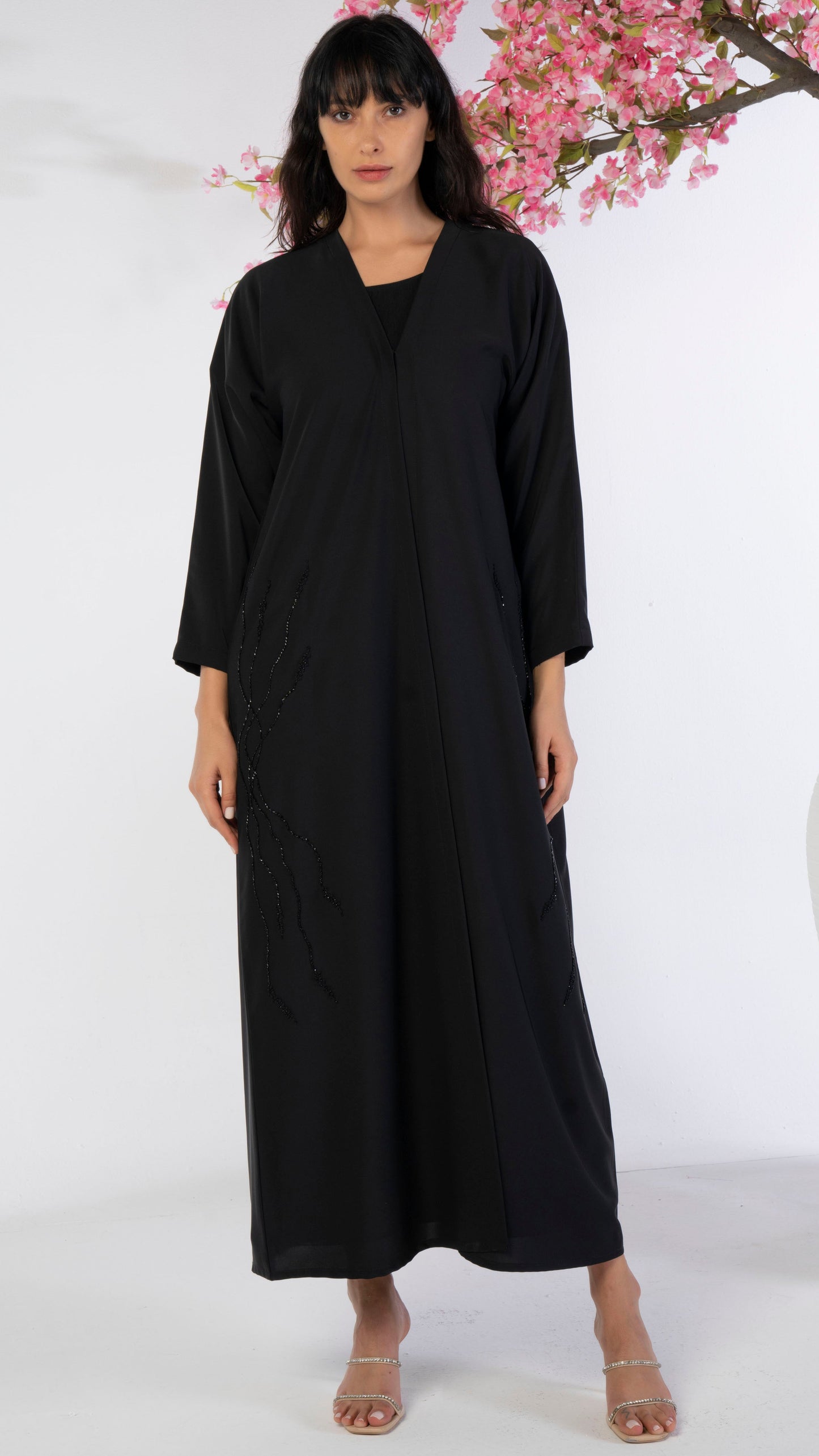 Bisht abaya with floral embroidery on sides