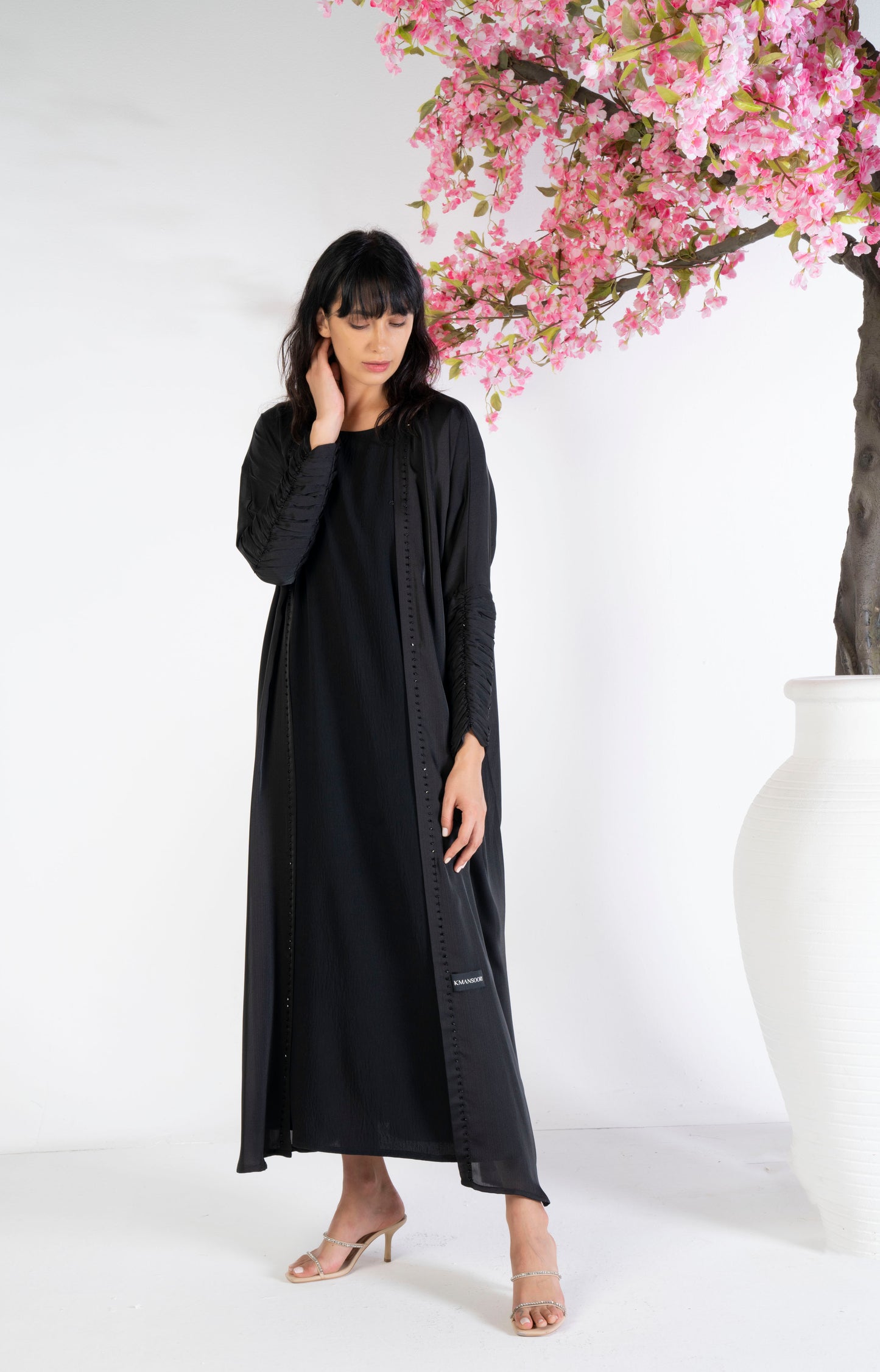 Bisht Abaya With Pleated Sleeves Enhanced With Simple Beadwork Detailing