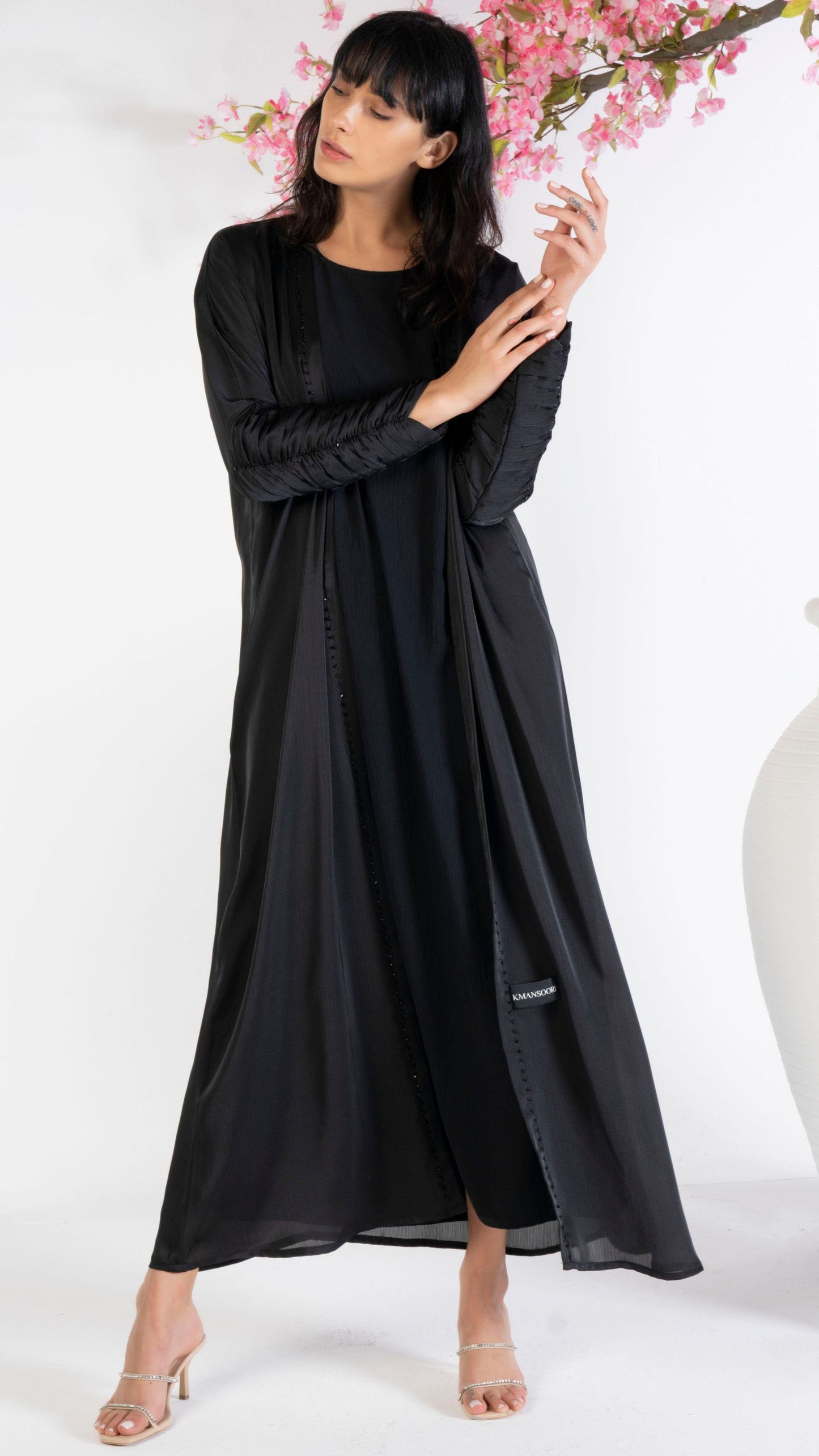 Bisht Abaya With Pleated Sleeves Enhanced With Simple Beadwork Detailing
