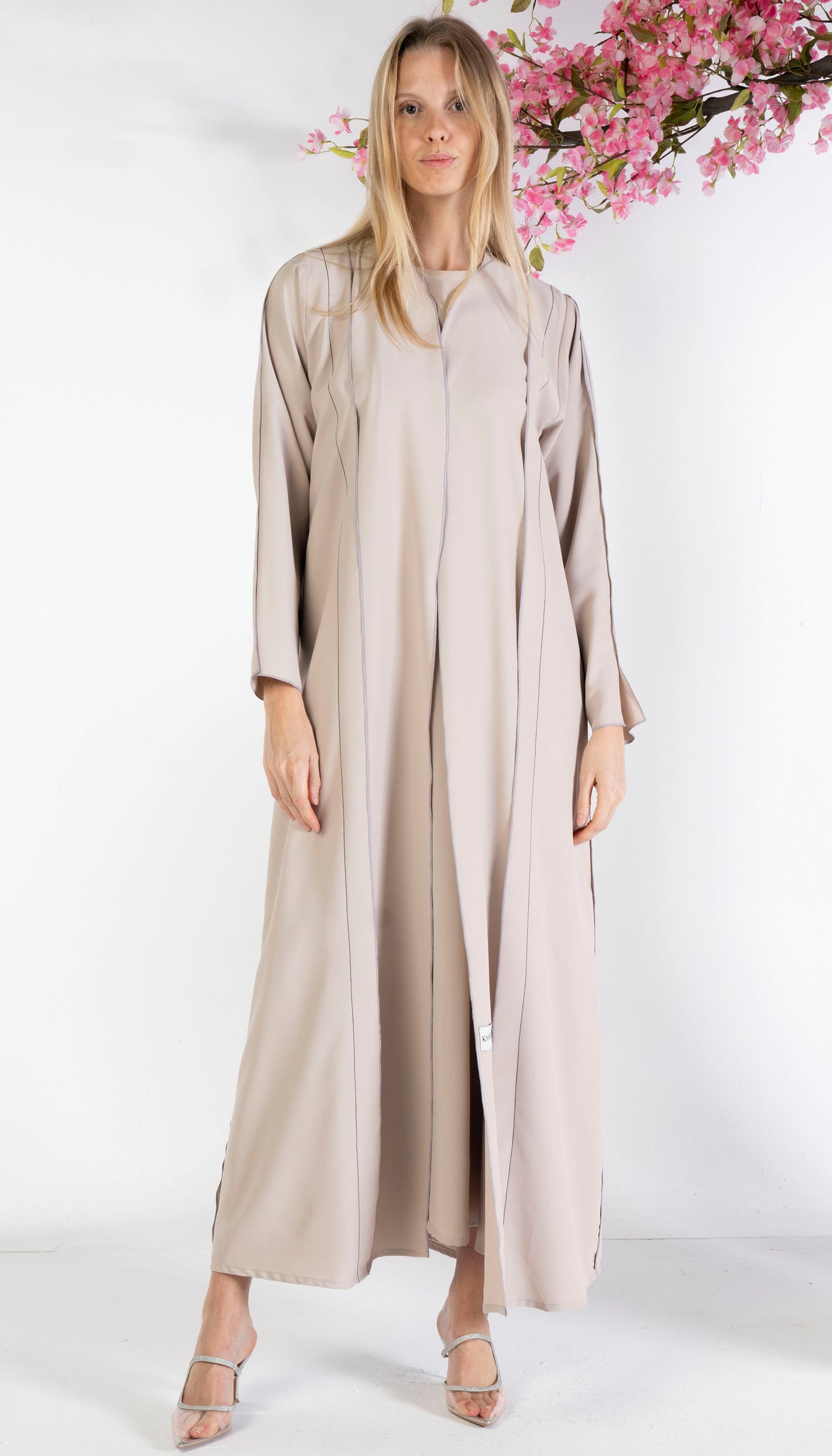 Stylised Pattern Abaya With Contrast Color Stitch Line Design