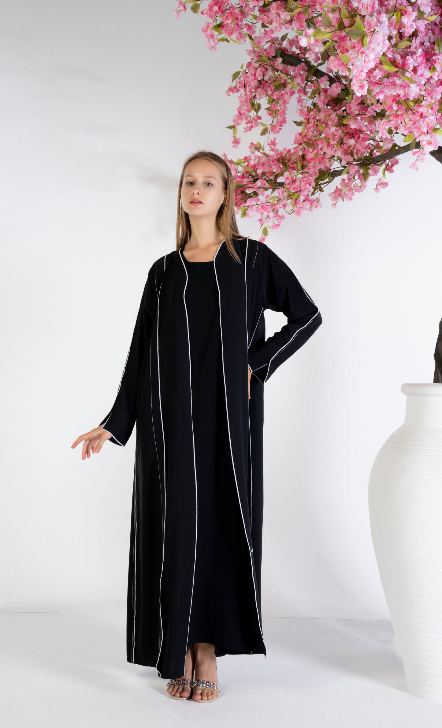 Stylised pattern black abaya for women in Dubai online