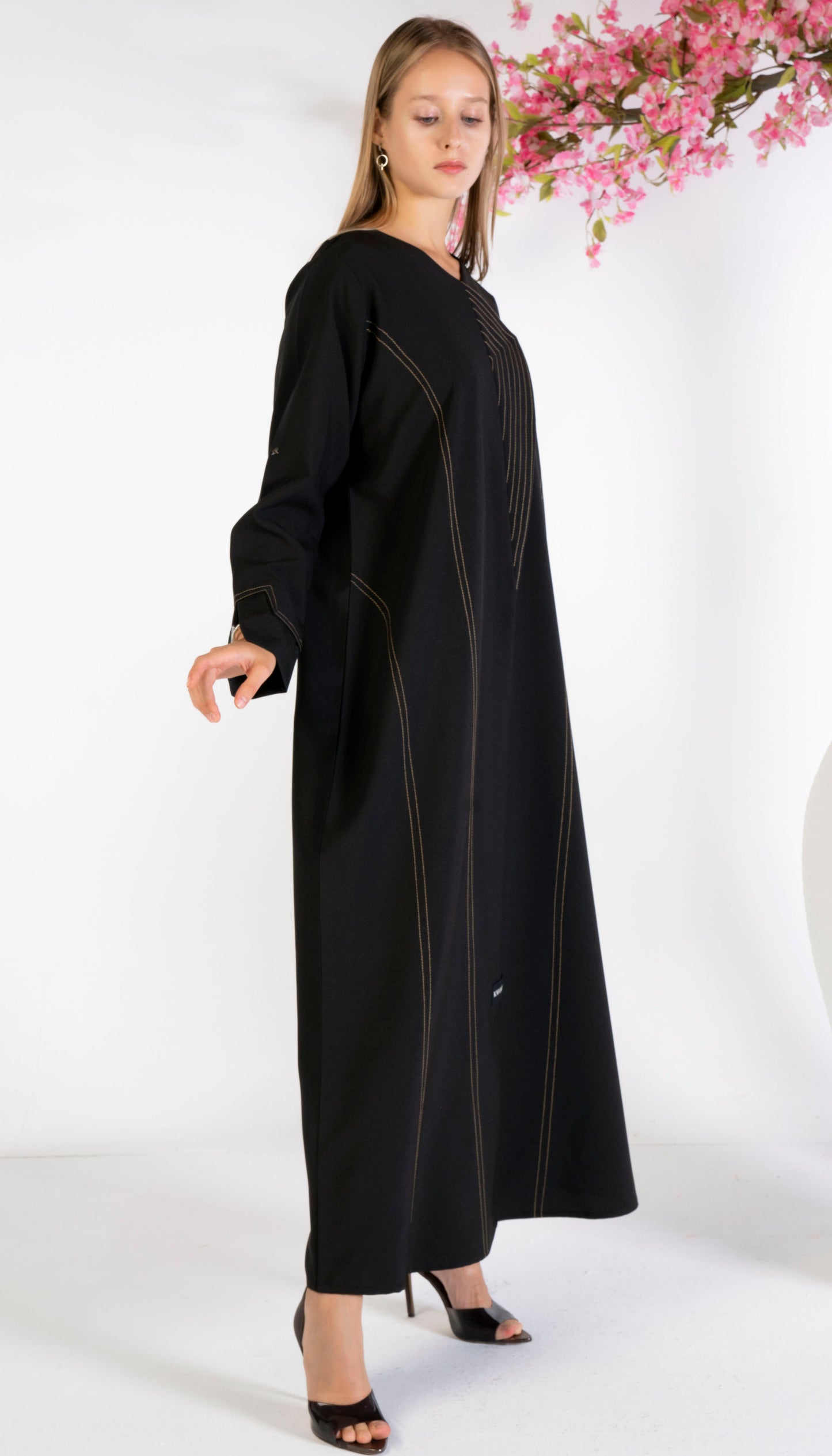 Black Overlap Abaya With Minimal Stripe Lines