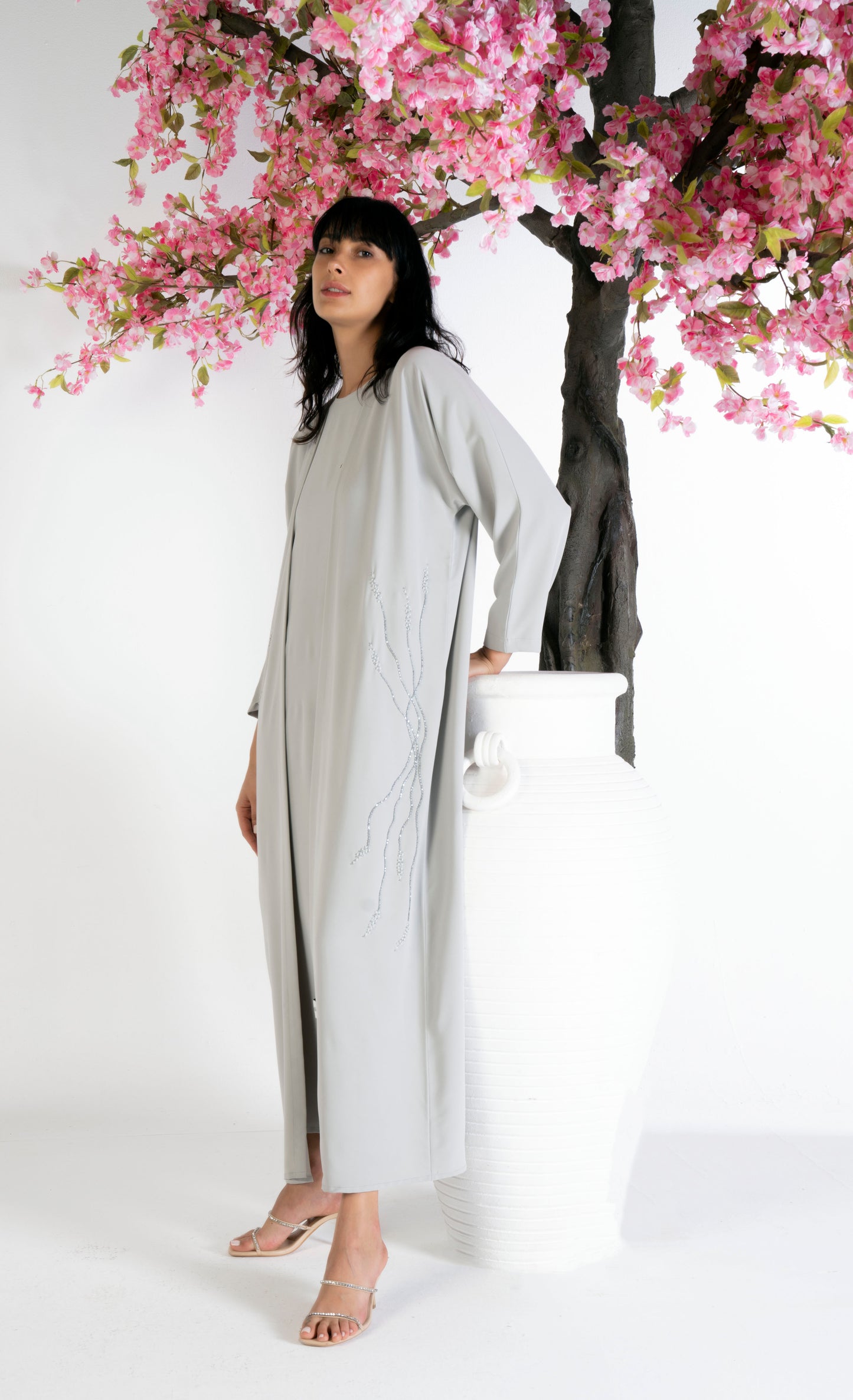 Bisht abaya with floral embroidery on sides