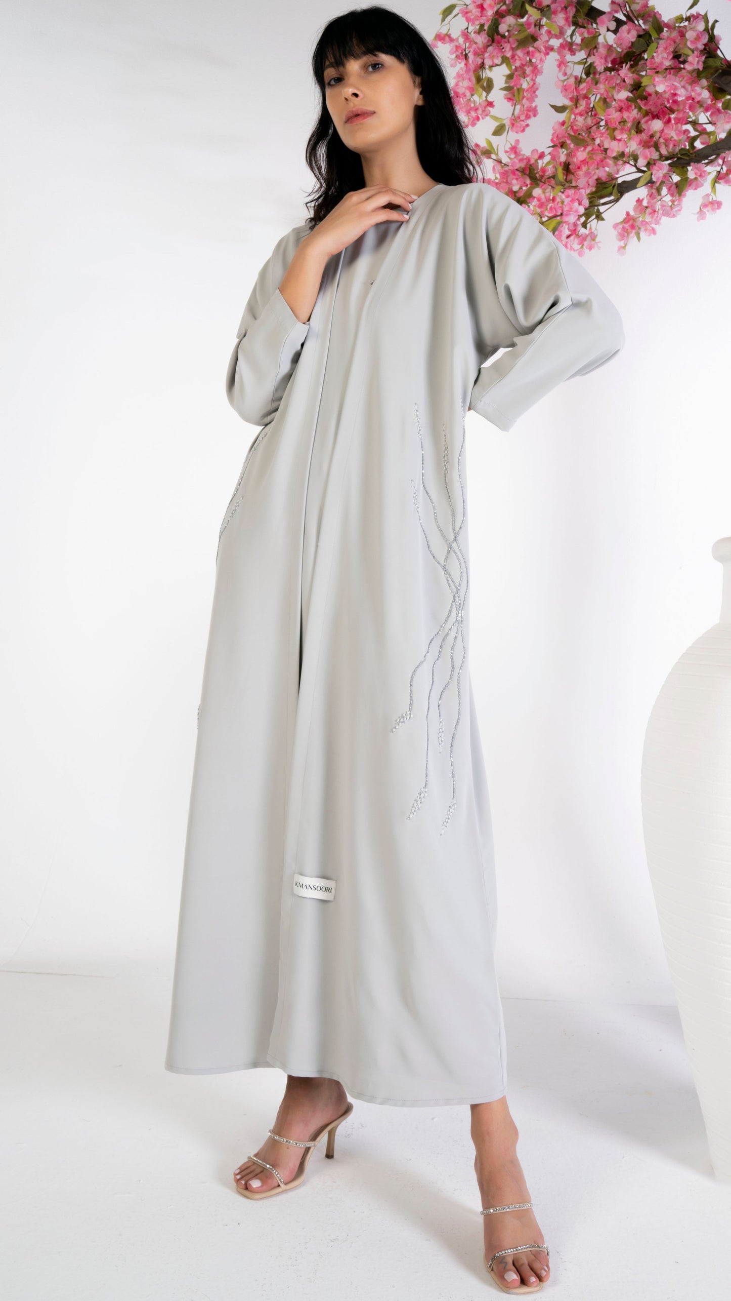 Bisht abaya with floral embroidery on sides
