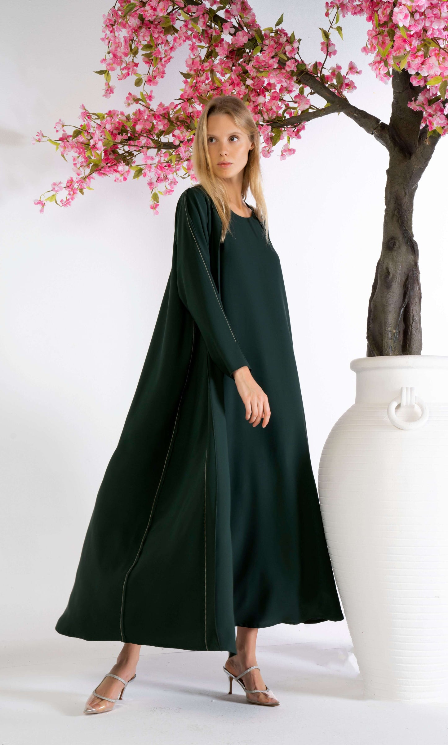 Stylised Pattern Green Abaya With Contrast Color Stitch Line Design