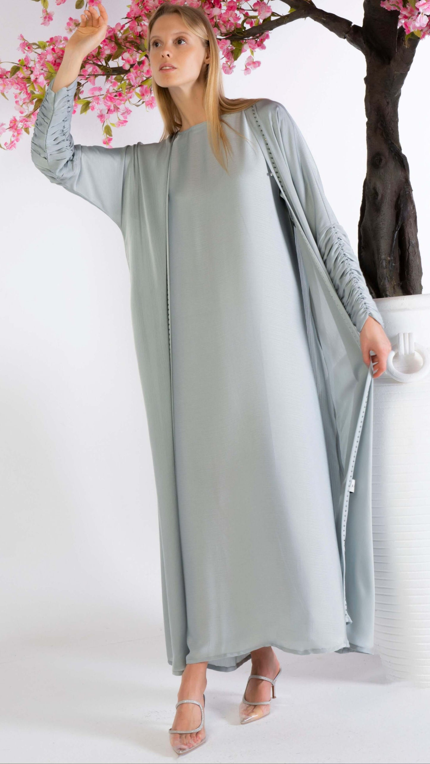 Bisht Abaya With Pleated Sleeves Enhanced With Simple Beadwork Detailing