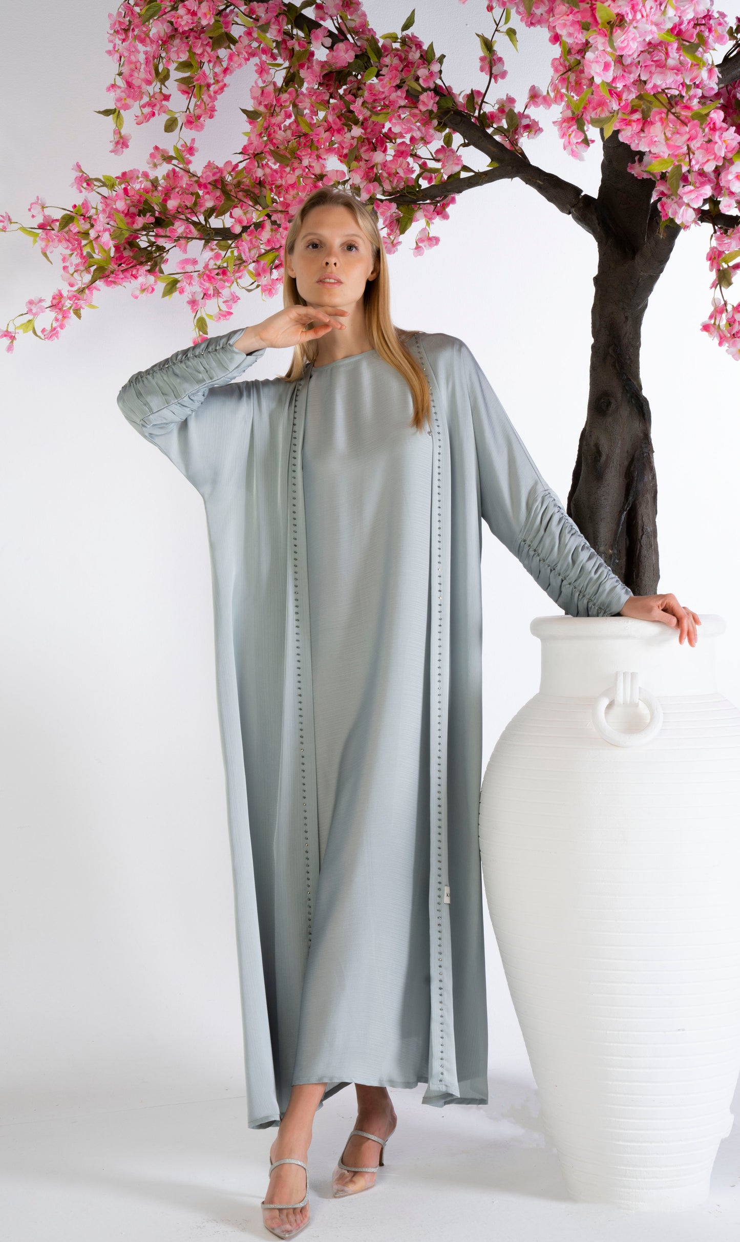 Bisht Abaya With Pleated Sleeves Enhanced With Simple Beadwork Detailing