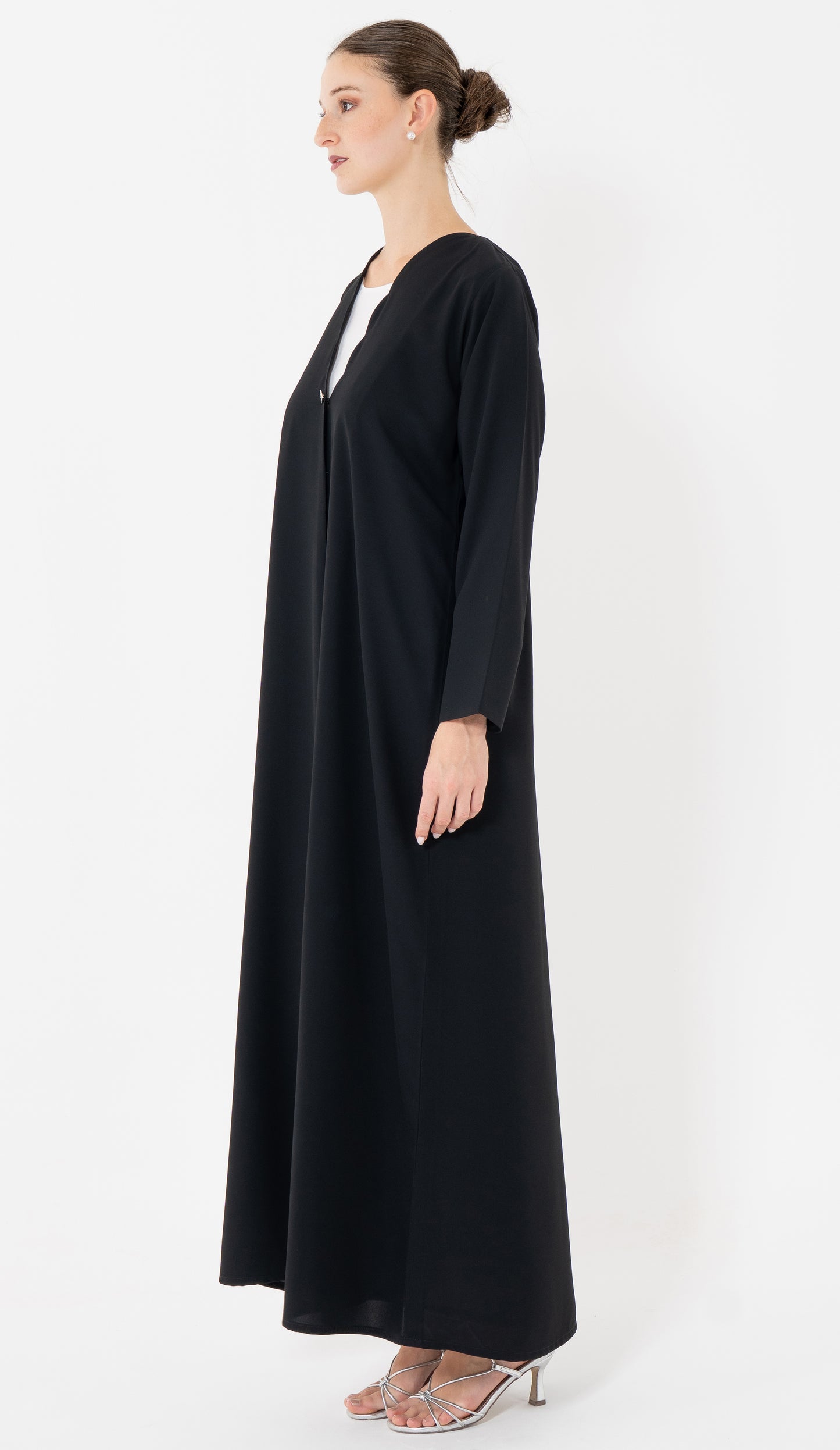 Sada Abaya With Curve Cut Neck Pattern