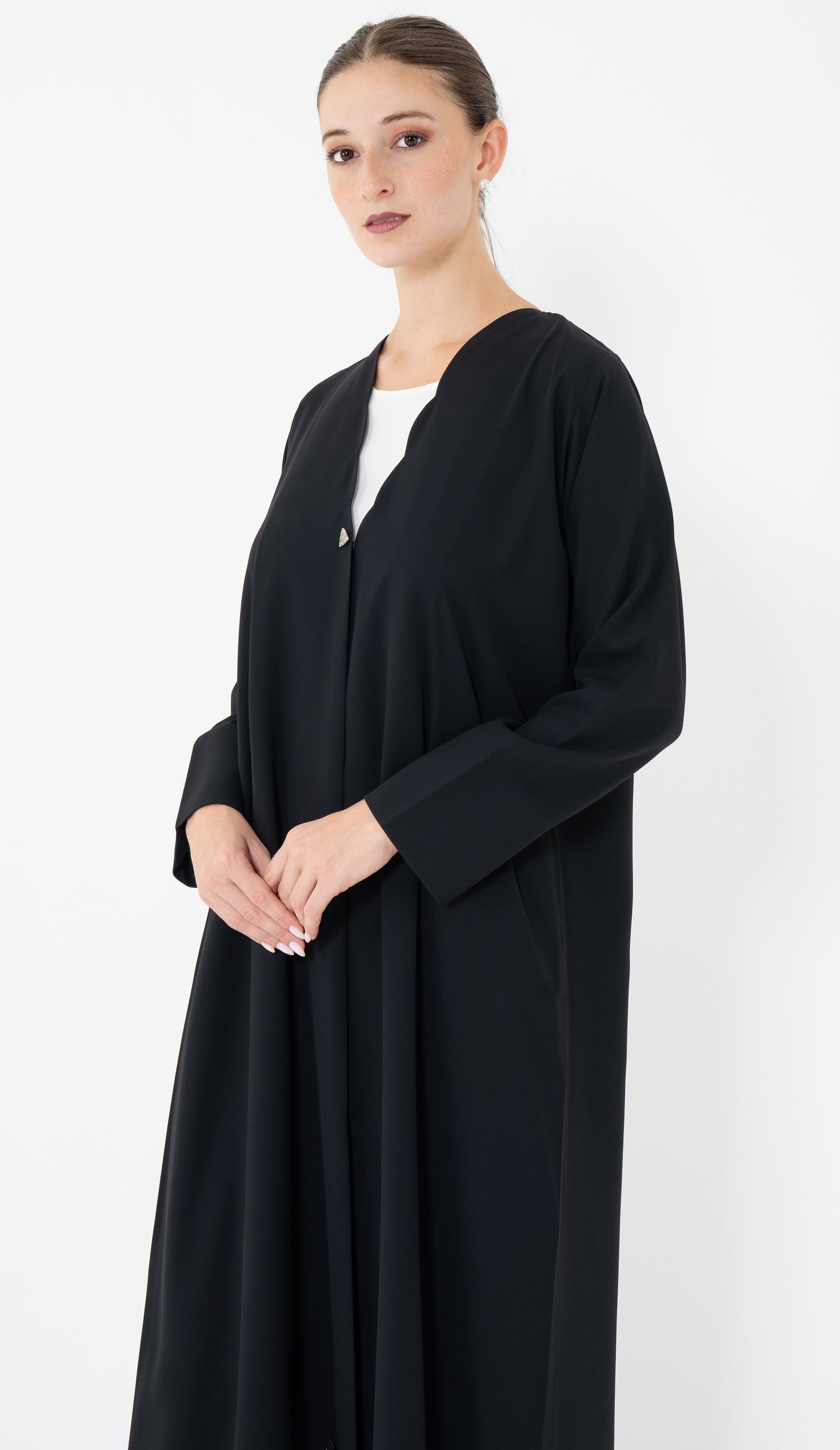 Sada Abaya With Curve Cut Neck Pattern