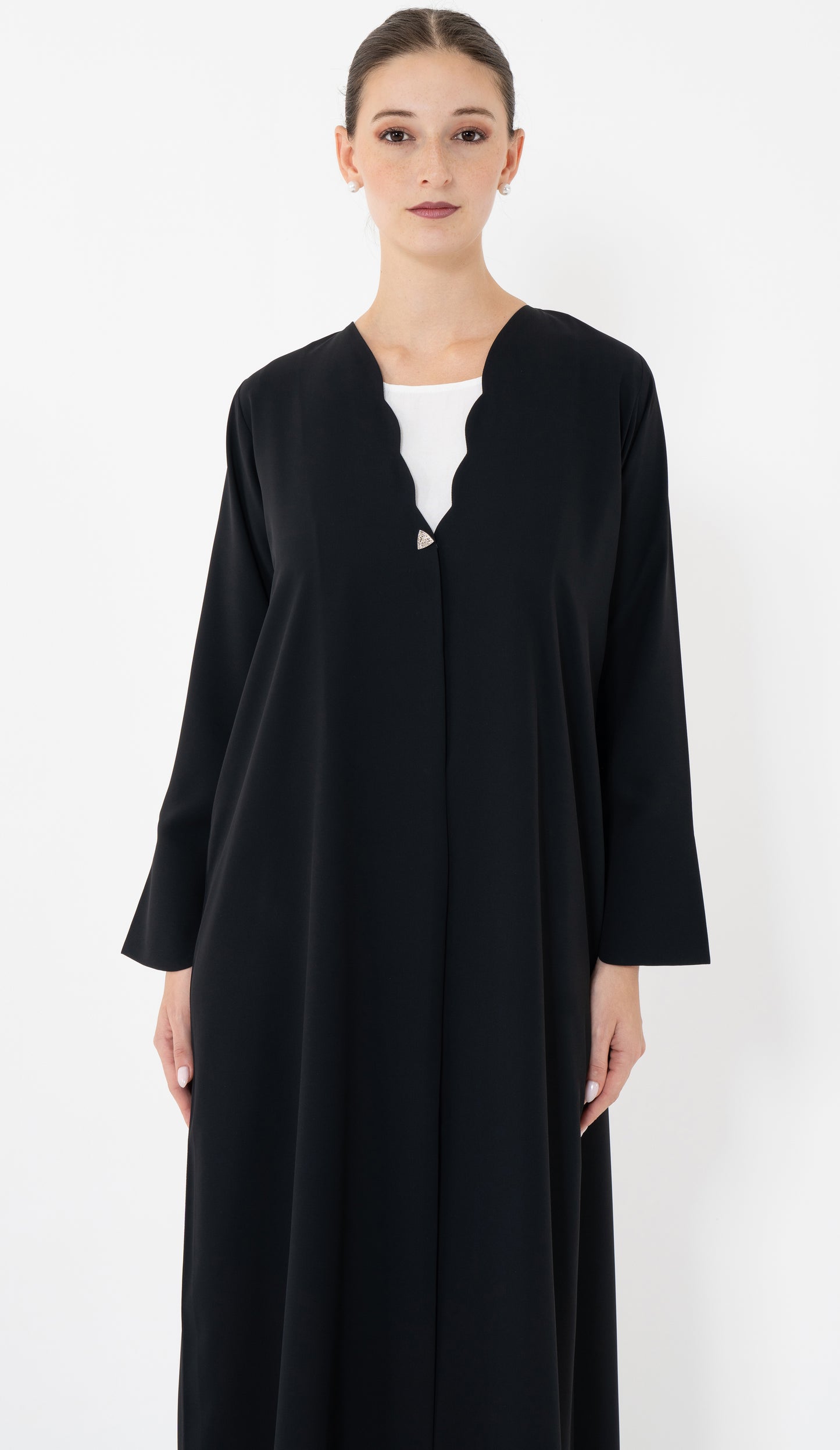 Sada Abaya With Curve Cut Neck Pattern