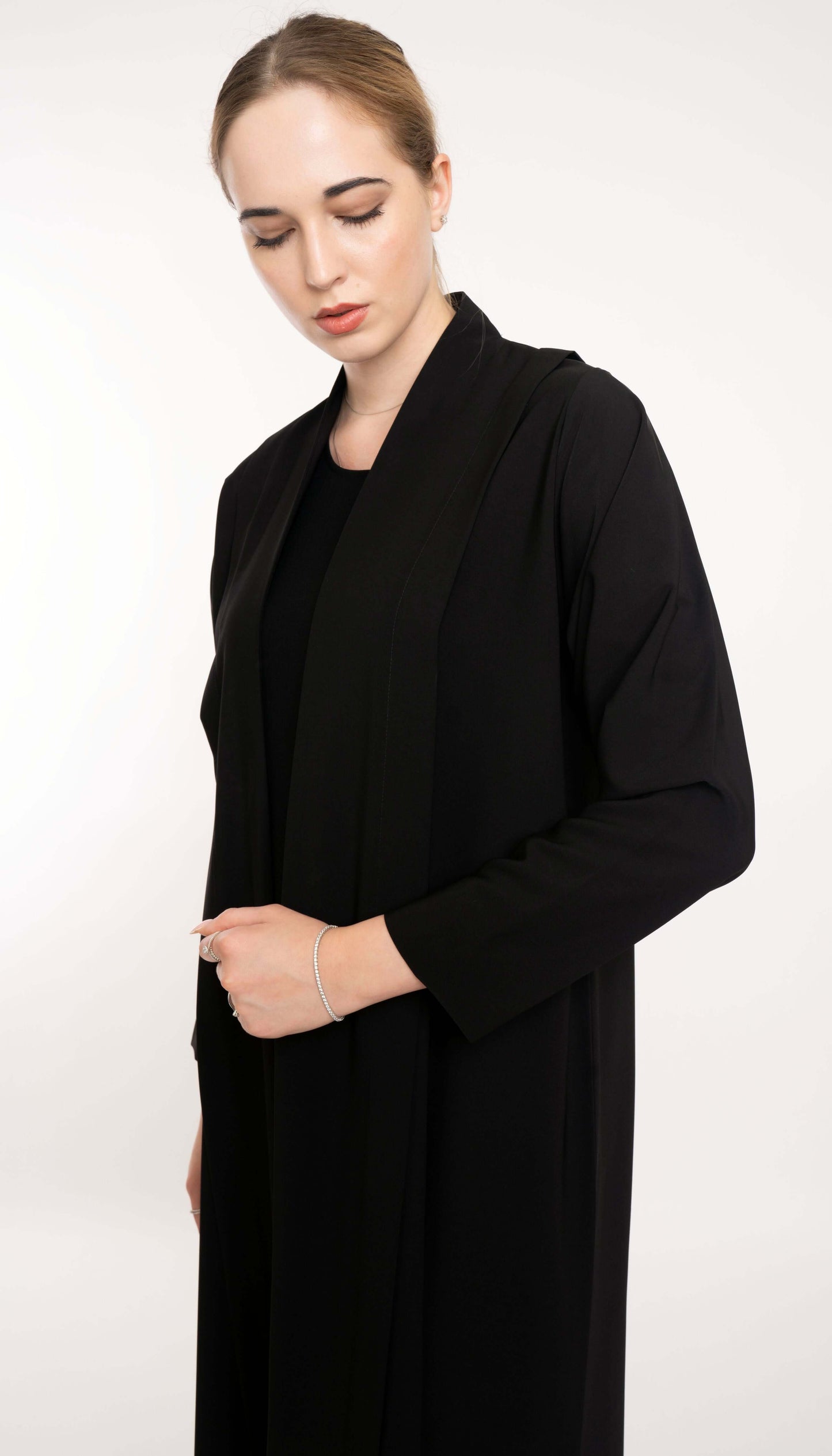 Bold Look High Neck Pattern Black Abaya