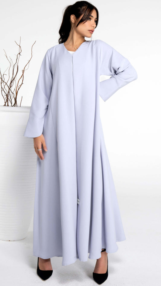 Girl wearing light grey sada abaya for women