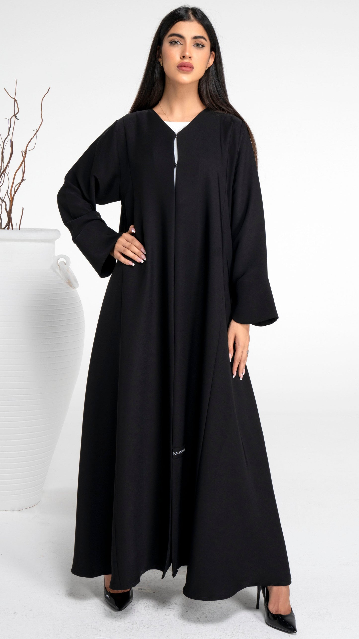 Sada Abaya In Curve Design Cut Sleeve