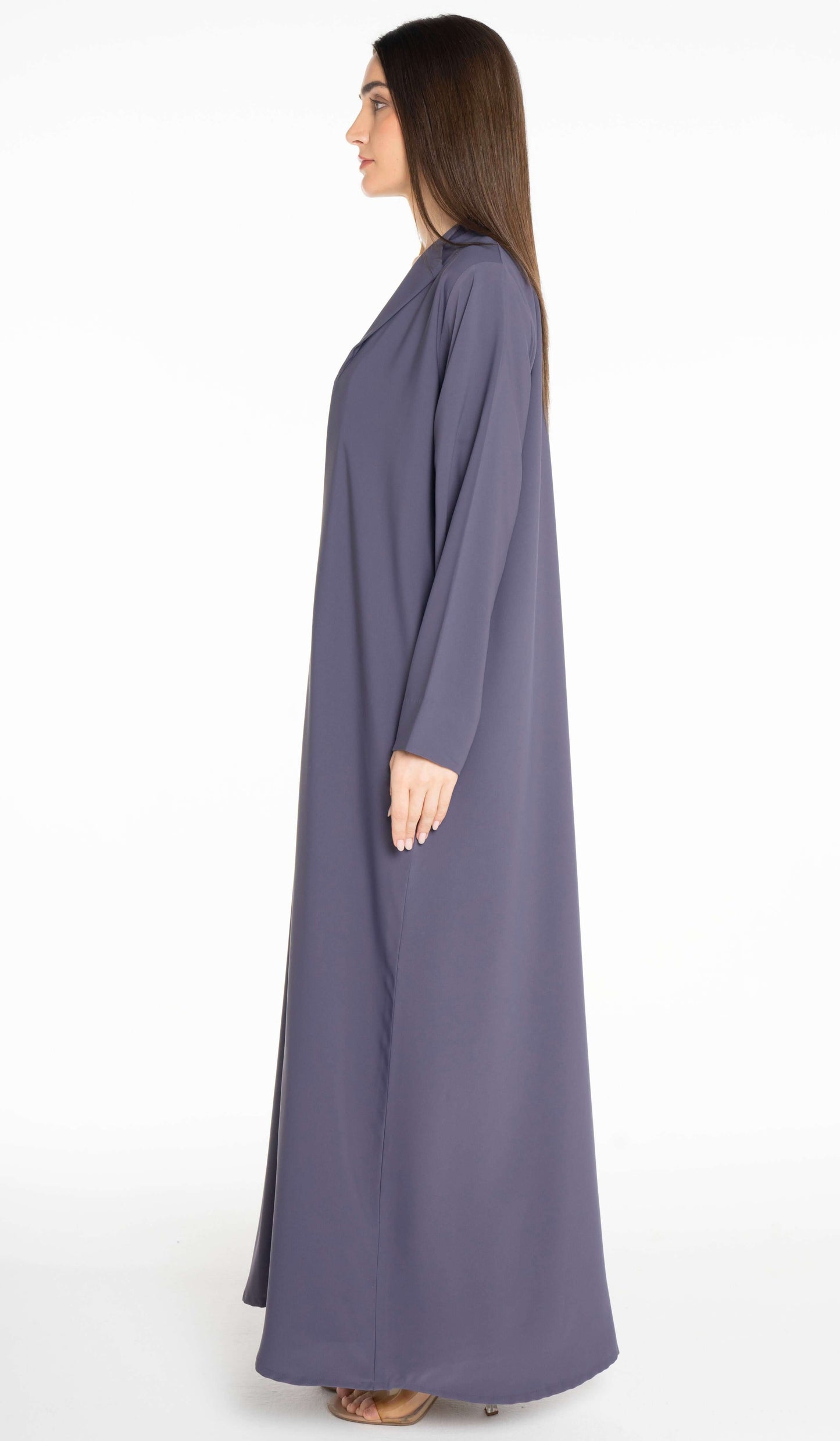 عباية سادة بتصميم ياقة مع أزرار معززة