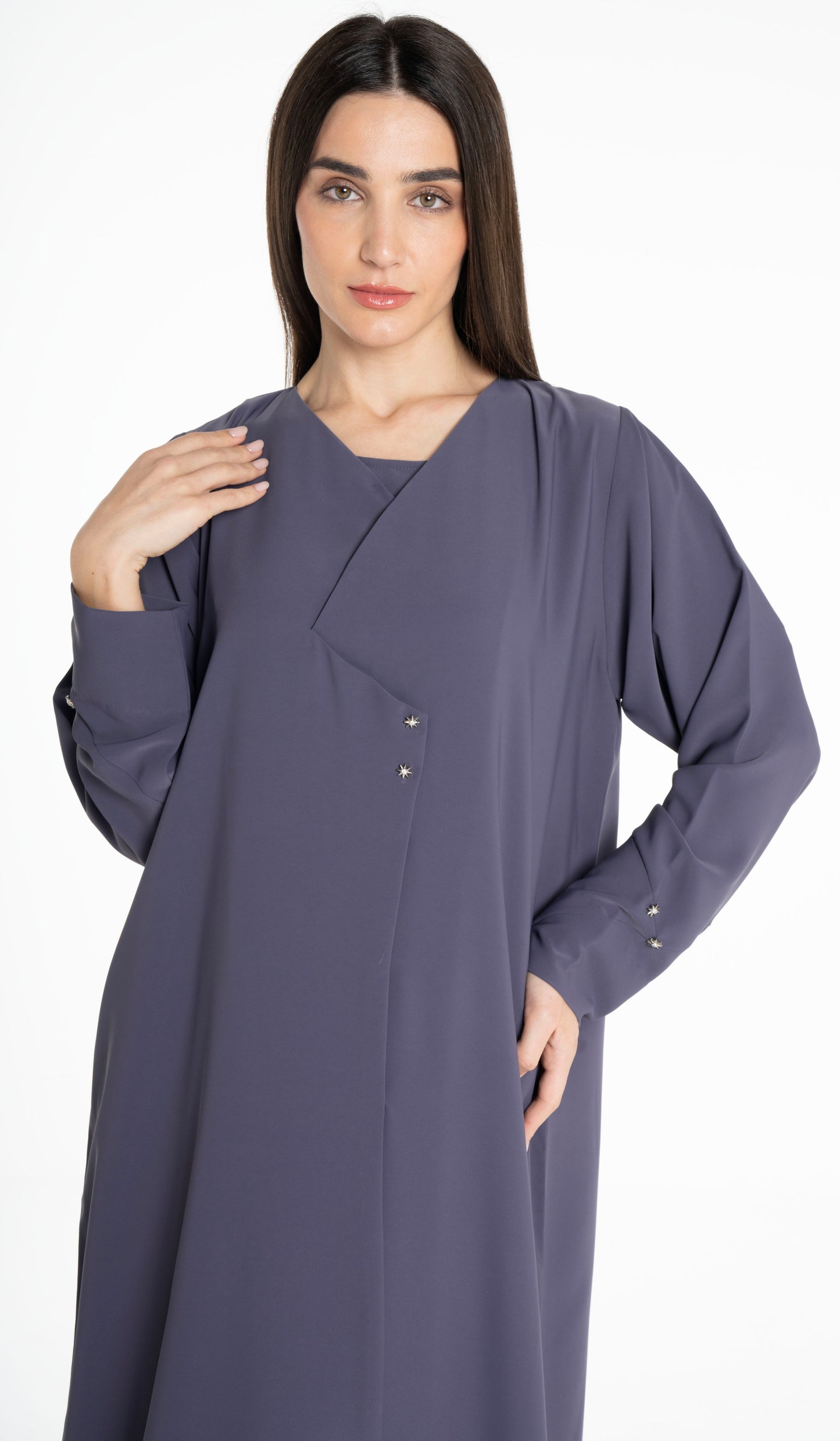 Sada Abaya With Button Highlights