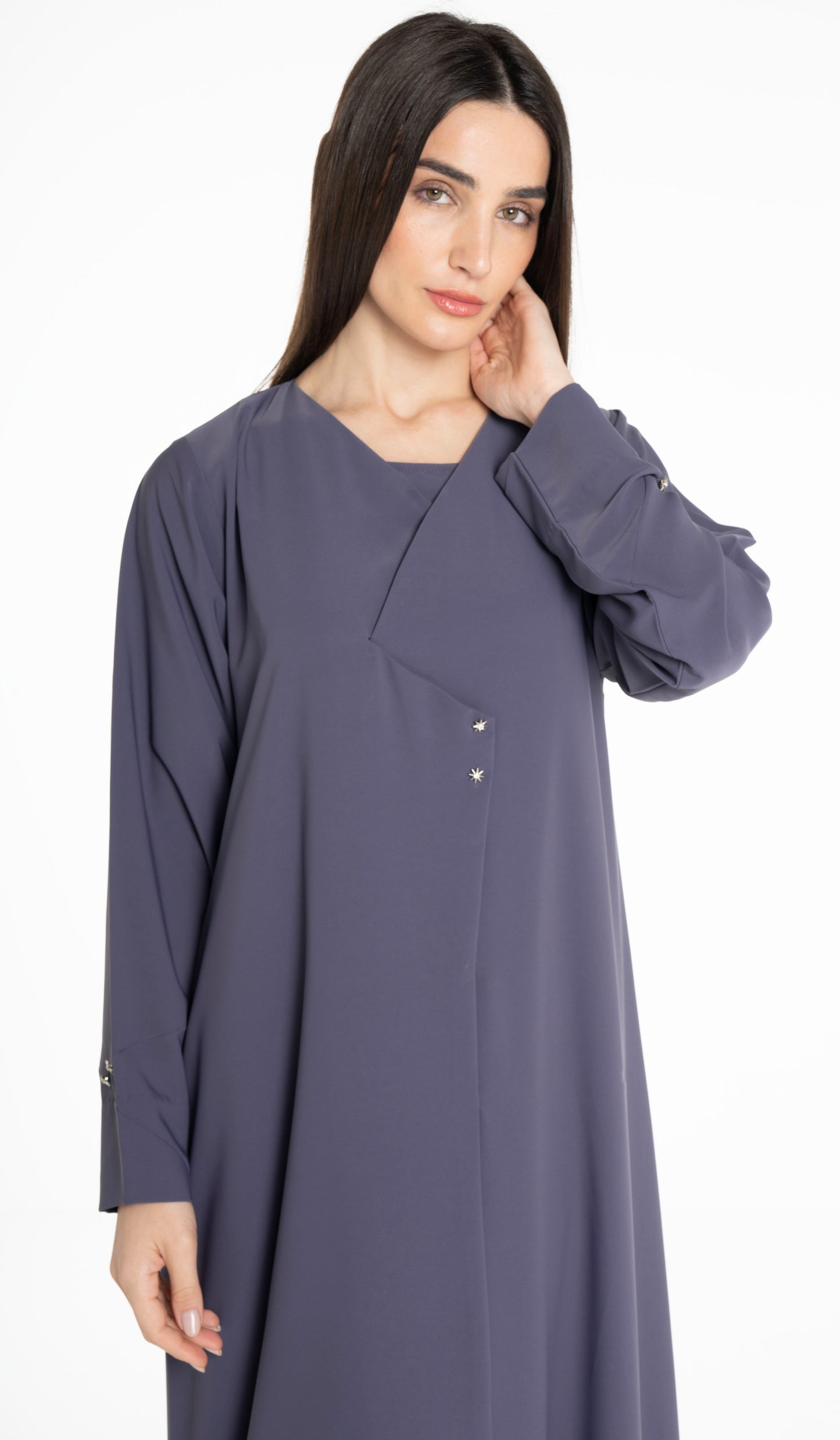 Sada Abaya With Button Highlights
