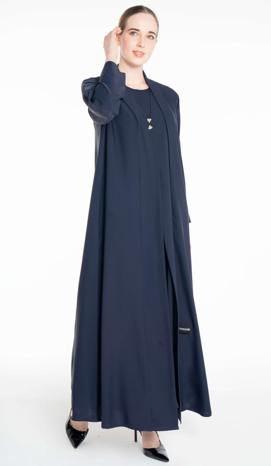 عباية سادة بتصميم ياقة مع أزرار معززة