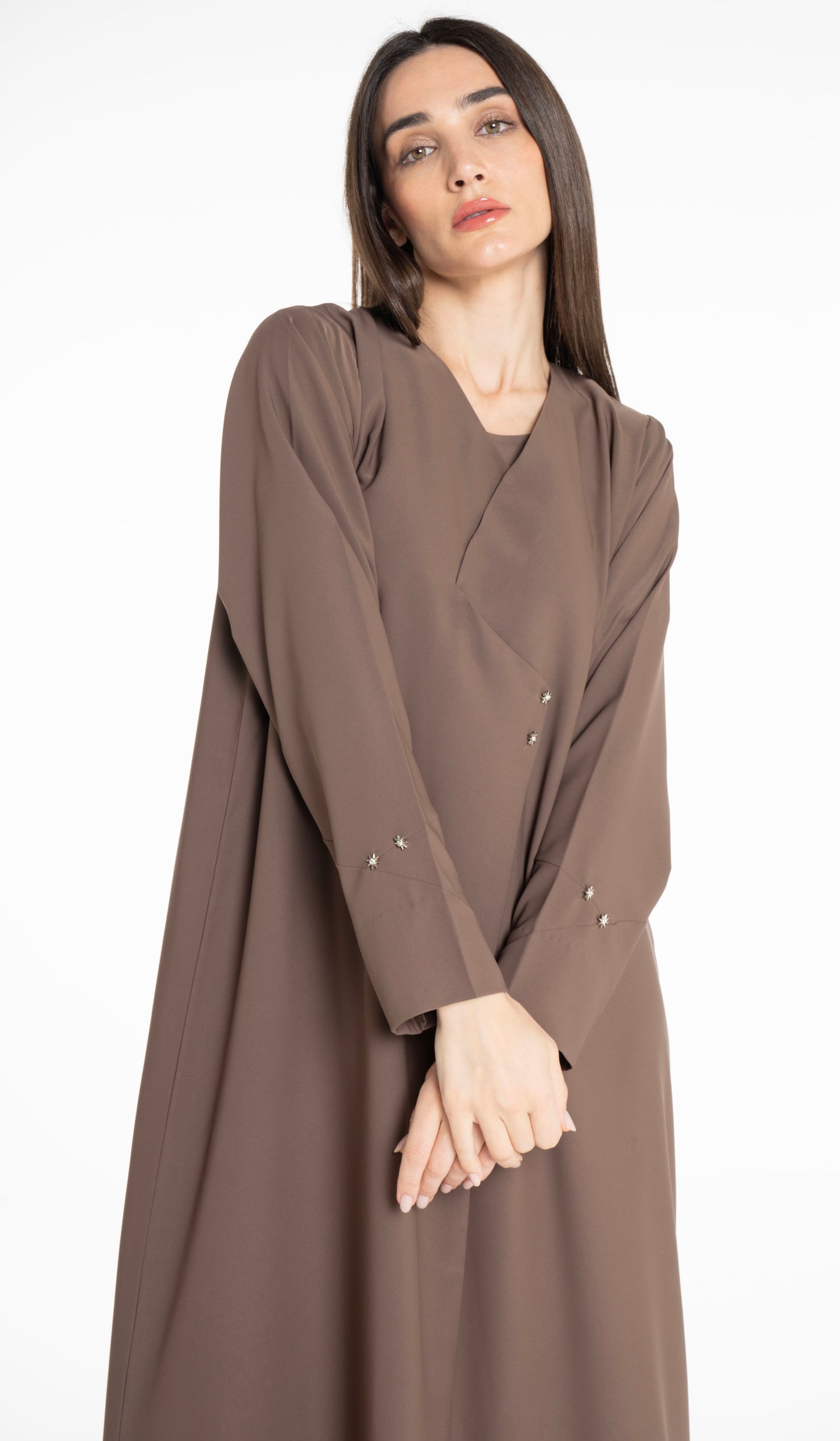 Sada Abaya With Button Highlights