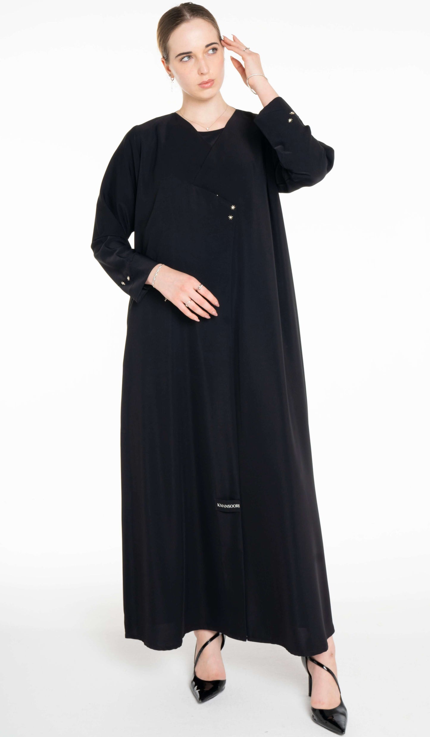 Sada Abaya With Button Highlights