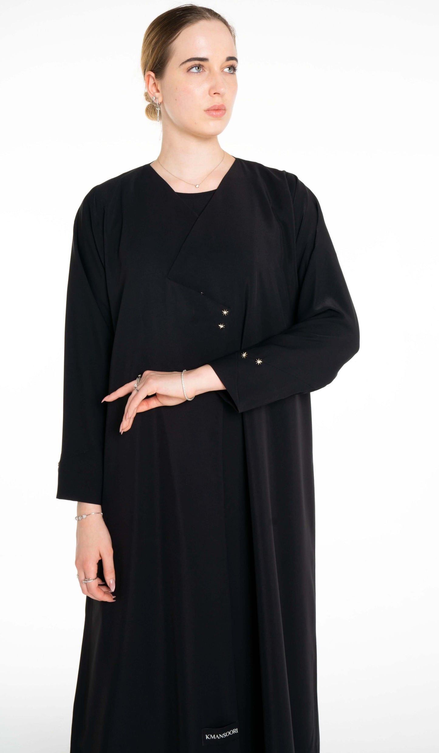 Sada Abaya With Button Highlights