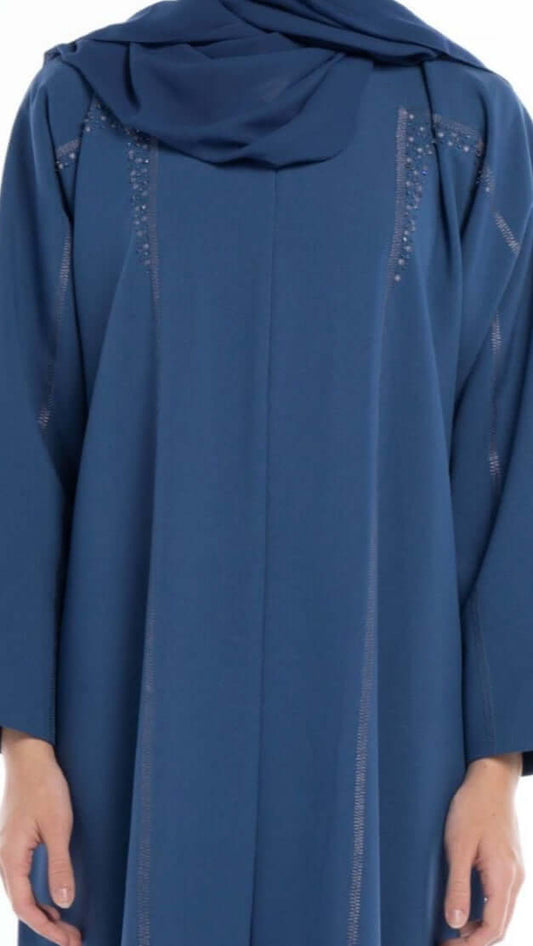 عباية باللون الأزرق السماوي مع تطريز هندسي