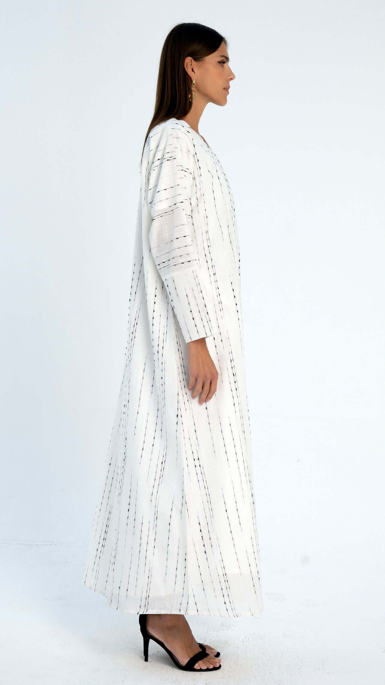 Side view of white abaya for women.