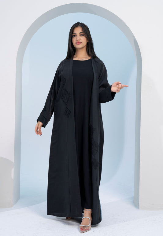 Fashion Tips: How To Pair Abayas With Modern Outfits