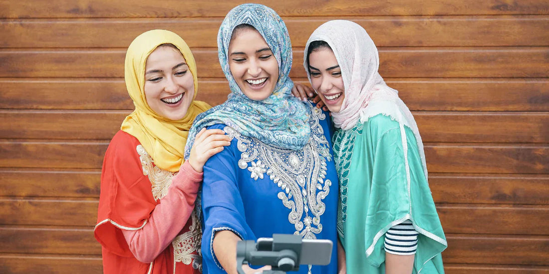 emirati women taking selfie