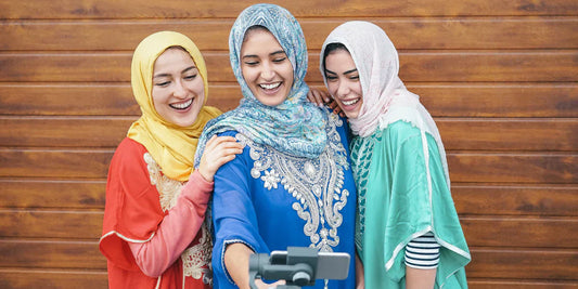 emirati women taking selfie