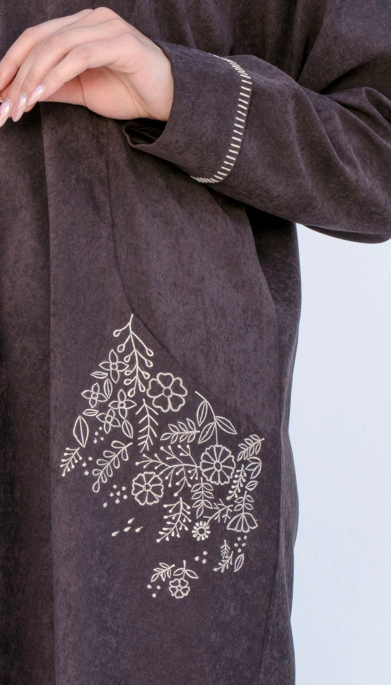 Floral Embroidered Pocket Abaya And Folded Sleeve With Simple Thread Stitch Details