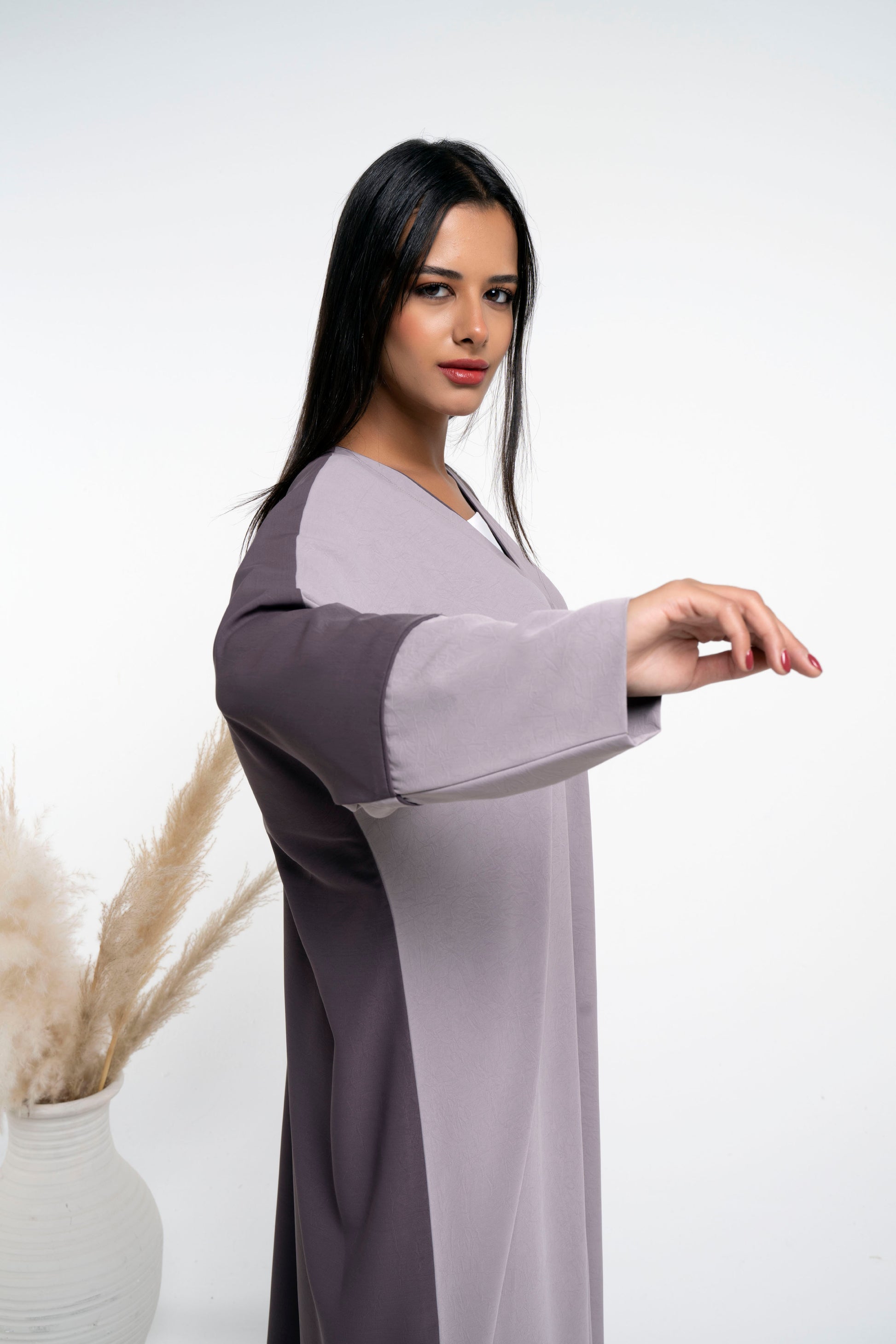 Sleeves of Bahraini style beige and brown color block abaya.