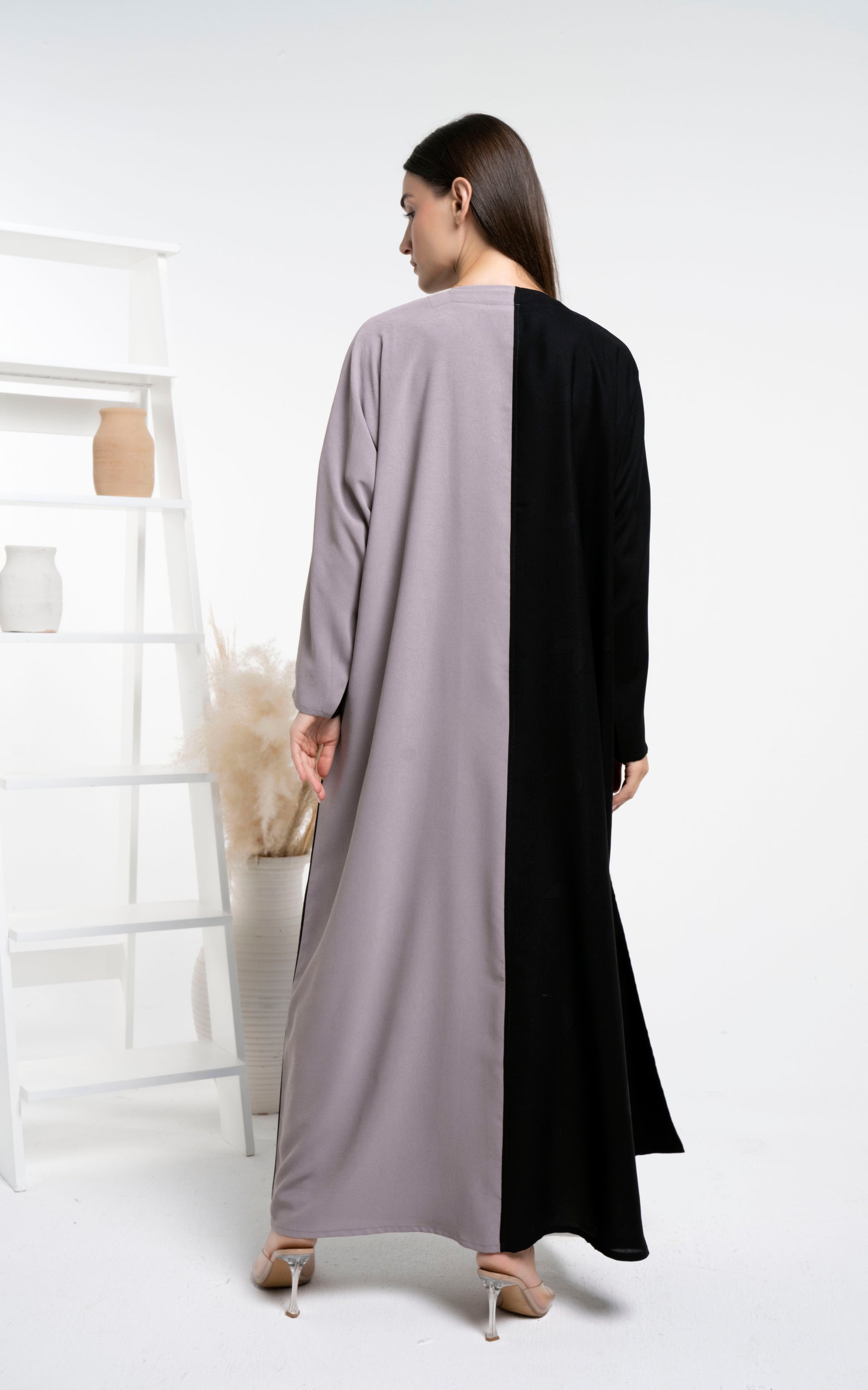 Back view of bisht abaya for women