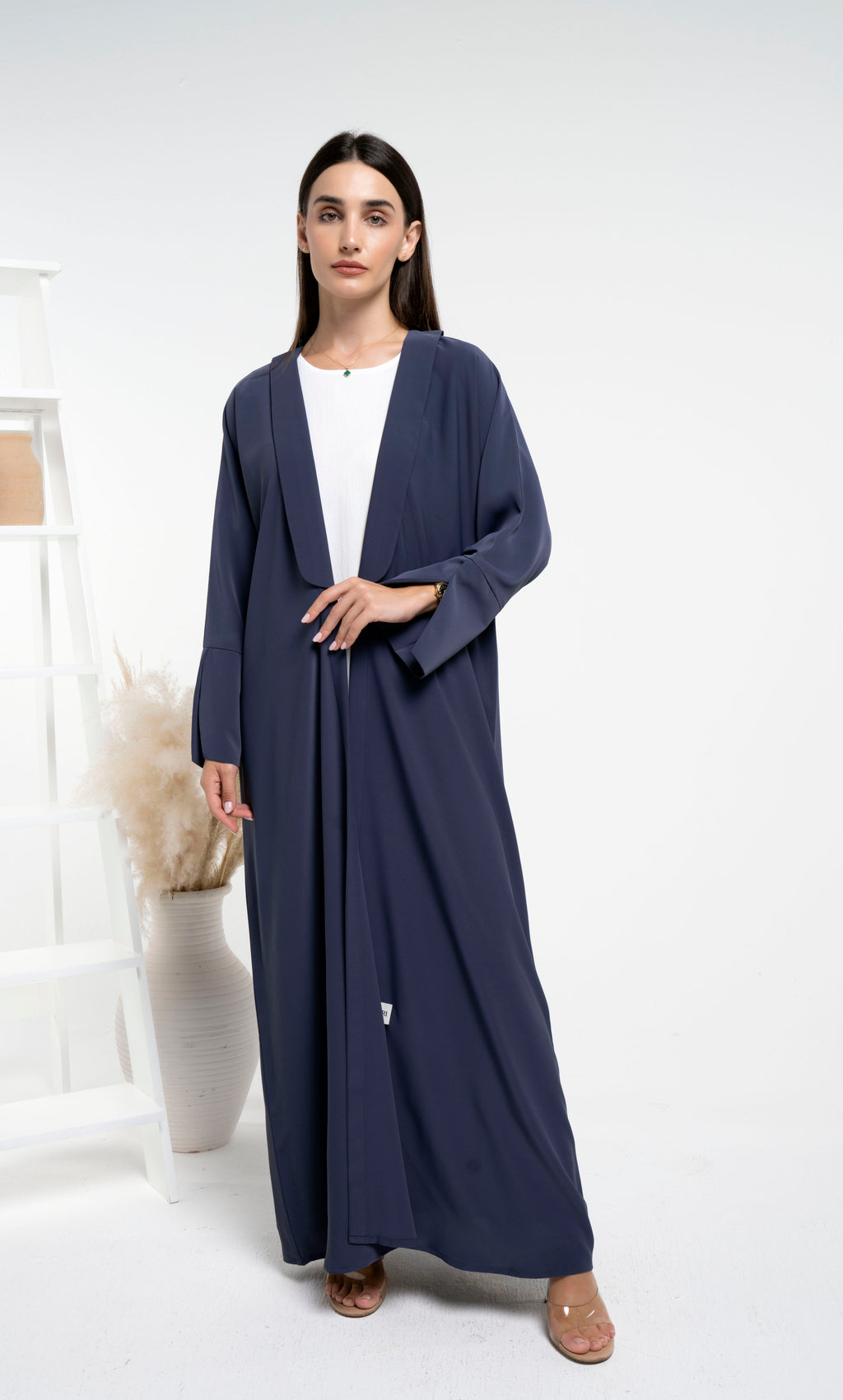 Bisht abaya with collar and cross pattern sleeves for sale.