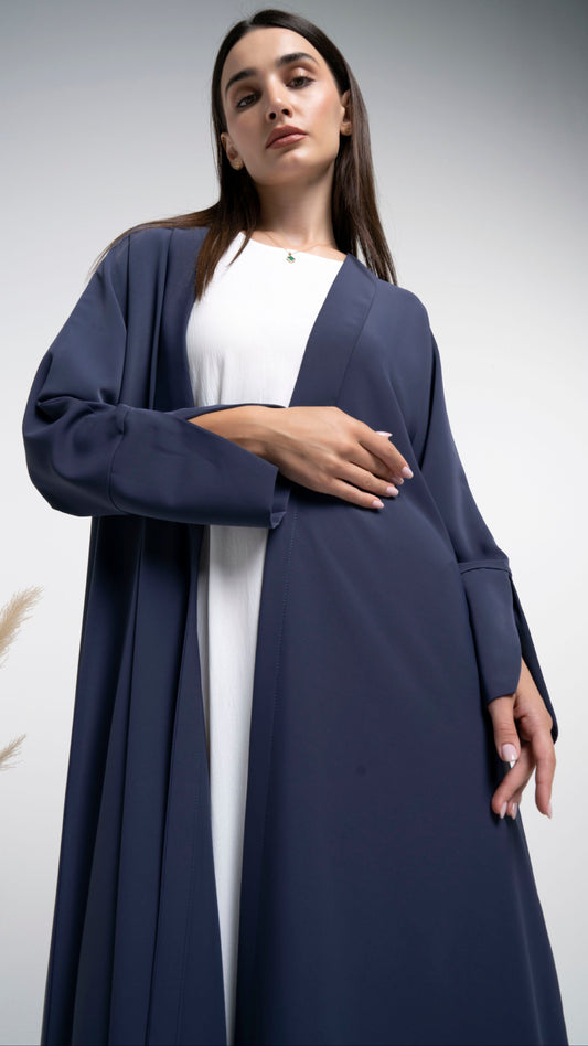 Purple bisht abaya with collar and cross pattern sleeves