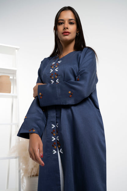 Thread embroidery on frontline and sleeves
