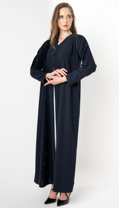 عباية على طراز آدهي مع تطريز بسيط بالخرز