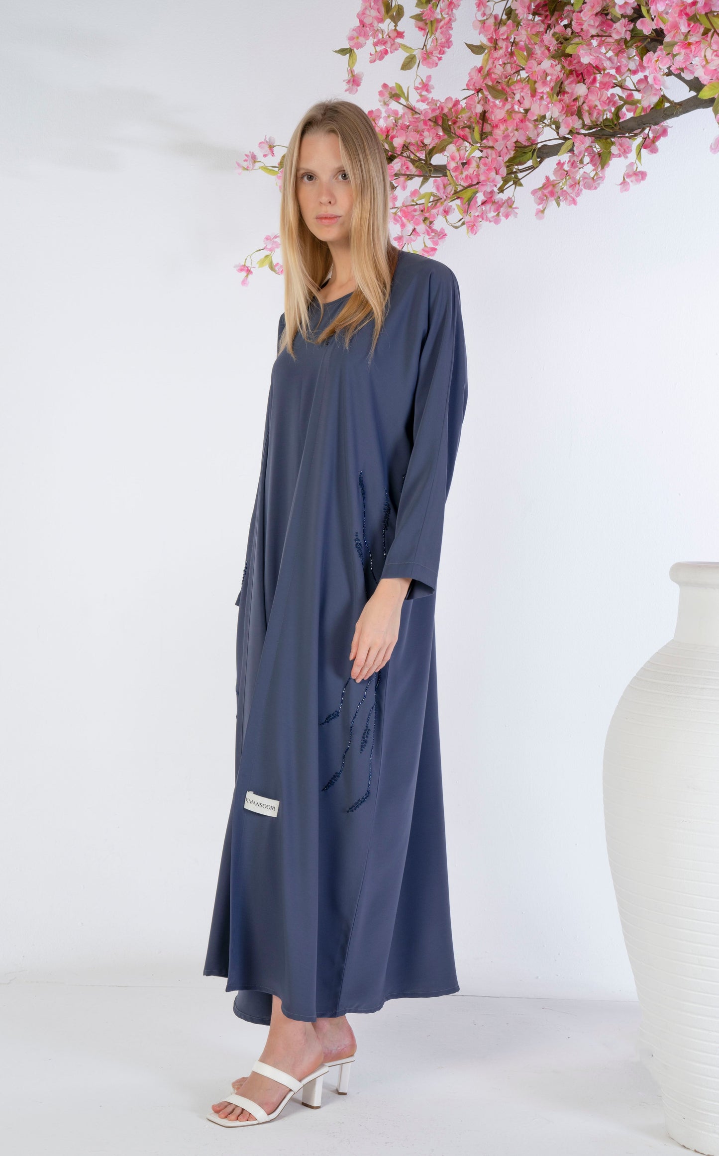 Bisht Abaya With Floral Embroidery On Sides