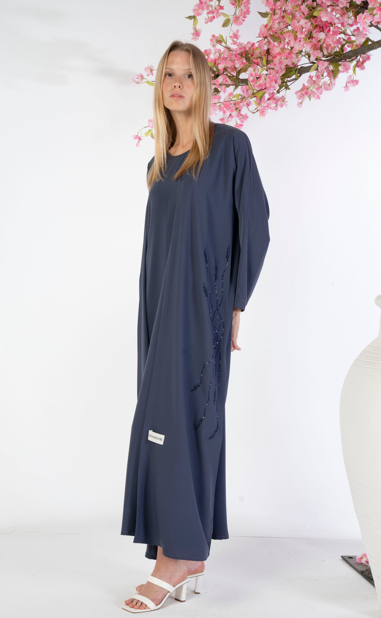 Bisht Abaya With Floral Embroidery On Sides